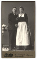 Fotografie J. Reitmayer, Tegernsee, Bayerisches Brautpaar Im Traditionellen Hochzeitskleid  - Personnes Anonymes