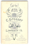 Fotografie C. Grosser, Limbach I. Sa., Marktstr., Königliches Wappen Mit Monogramm Des Fotografen  - Personnes Anonymes