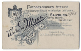 Fotografie Wilhelm Mann, Salzburg, Marktplatz, Monogramm Des Fotografen In Kgl. Wappen Nebst Anschrift  - Anonymous Persons
