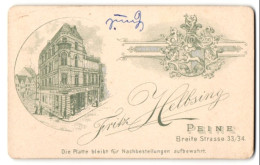 Fotografie Fritz Helbsing, Peine, Breite Str. 33 /34, Blick Auf Das Ateliersgebäude Nebst Wappen  - Anonieme Personen