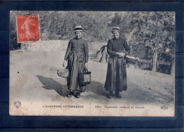 Auvergne Pittoresque. Paysannes Revenant Du Marché - Costumes