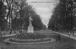 MAISONS-LAFFITTE - Entrée Du Parc - Animé - Angle De Vue Peu Fréquent - Maisons-Laffitte