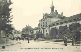 88 - Bruyères En Vosges - Ecole De Garçons Et Rue Jules Ferry - Animée - CPA - Voir Scans Recto-Verso - Bruyeres