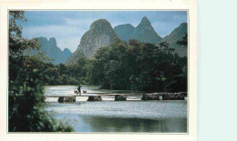Chine - Dans La Plaine De Guongxi Au-dessus Des Méandres De La Rivière Gui Jiang Les Pains De Sucre Vertigineux Du Site  - China