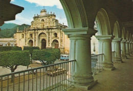1 AK Guatemala * Blick Zur Kathedrale In Der Ehemaligen Hauptstadt Antigua Guatemala - Seit 1979 UNESCO Weltkulturerbe * - Guatemala