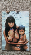 CPSM INDIOS DO BRASIL MULHER KAMAYURA E SEU FILHO AGUAS DE LAGOA DO IPAVU PARQUE INDIGENA DO XINGU  FEMME SEINS NUS - Amérique