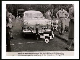 Fotografie Auto Ford Taunus, PKW Beim Geschicklichkeitsrennen In Bad Neuenahr 1957  - Cars