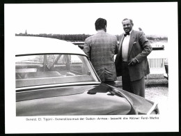 Fotografie Auto Ford, General El Tigani, General Der Sudan Armee Besucht Die Ford Werke In Köln  - Cars