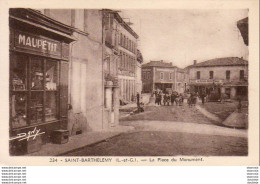 D47  SAINT BARTHÉLÉMY  ......... La Place Du Monument - Autres & Non Classés