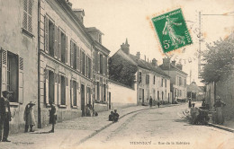 MENNECY - Rue De La Sablière. (carte Vendue En L'état). - Mennecy