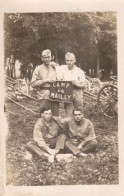 C P A  - 10 - MAILLY LE LCAMP  -    Belle CARTE PHOTO De  Quatre Militaires - Mailly-le-Camp