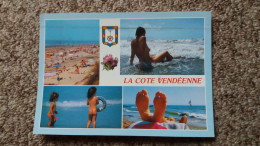 CPM COTE VENDEENNE AD ARTAUD AS PLAGE FEMME NUE SEINS NUS PIEDS EN EVENTAIL BLASON - Altri & Non Classificati