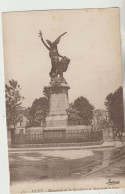 Vichy  03  Carte Non Circulée Le Monument De La Republiet Avenue De La Gare - Vichy