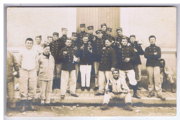 MILITARIA - CP PHOTO - Groupe De 21 Soldats - Bourdon - American-Photo - Rochefort ( 17 ) - Personen