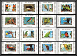 0053/ Umm Al Qiwain Deluxe Blocs ** MNH Mi 1242 / 1257 Parrots And Finches Oiseaux (birds) Blanc Non Dentelé Imperf - Umm Al-Qaiwain