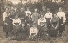 CARTE PHOTO - Groupe De Femmes - Uniformes - Carte Postale Ancienne - Photographie