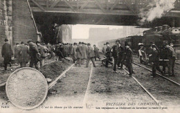 GREVE-Victoire Des Cheminots-Le Voyageurs Se Résignent De Terminer La Route à Pied - Sciopero