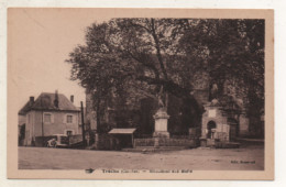 19. CPA - TROCHE - Monument Aux Morts -  Chapelle - Vierge -  Voiture Ancienne - - Other & Unclassified