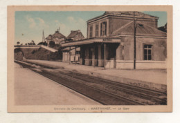 50. CPA - MARTINVAST -  La Gare - Les Quais - Colorisée - 1960 - - Autres & Non Classés