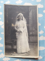 PHOTO SOUVENIR DE LA COMMUNION SOLENNELLE DE GENEVIEVE PRADE TOURNAI 2 MAI 1915 GENEALOGIE - Identified Persons