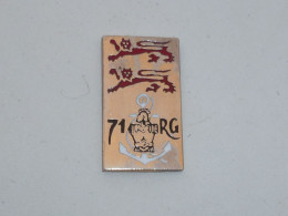 Pin's 71° REGIMENT OISSEL - Militaria