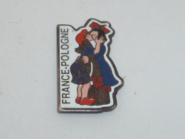 Pin's AMITIE FRANCE-POLOGNE - Città