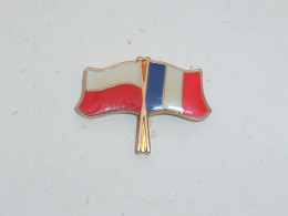 Pin's DRAPEAUX FRANCE-POLOGNE - Cities