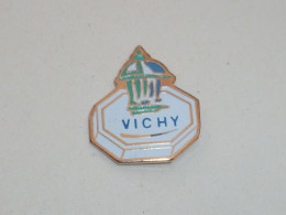 Pin's PASTILLES DE VICHY, FONTAINE - Lebensmittel