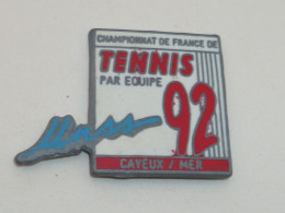 Pin's CHAMPIONNAT DE FRANCE DE TENNIS PAR EQUIPE, CAYEUX SUR MER, 1992 - Tennis