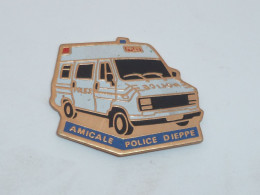 Pin's AMICALE DE LA POLICE DE DIEPPE, CAR - Politie