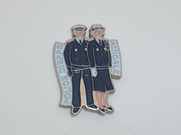 Pin's AMICALE DE LA POLICE DE DIEPPE, AGENTS - Polizei