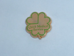 Pin's QUICK MEDICAL SERVICE, Signe ARTHUS BERTRAND - Arthus Bertrand