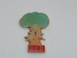 Pin's D.C.D., NUCLEAIRE - Autres & Non Classés
