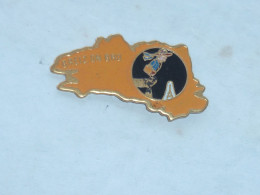 Pin's CARTE BRETAGNE, BREIZH ON BRO - Villes