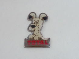 Pin's ASTERIX, IDEFIX, TOTAL - BD