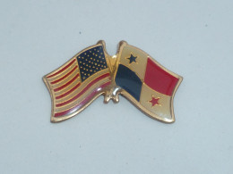 Pin's DRAPEAUX, USA - PANAMA - Villes