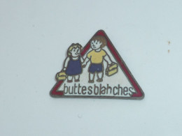 Pin's ECOLE DES BUTTES BLANCHES - Administration