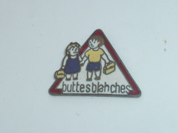 Pin's ECOLE DES BUTTES BLANCHES - Amministrazioni