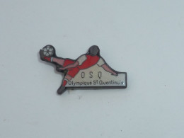 Pin's FOOTBALL, OLYMPIQUE SAINT QUENTINOIS - Voetbal