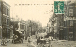 LE NEUBOURG La Rue De L'Hôtel De Ville - Le Neubourg