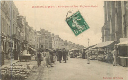 LE NEUBOURG La Rue Dupont De L'Eure Un Jour De Marché - Le Neubourg