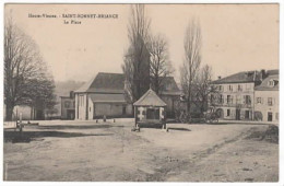 SAINT BONNET BRIANCE   La Place ( Un Pli En Bas à Droite ) - Andere & Zonder Classificatie