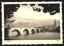 AK Heidelberg / Neckar, Ortsansicht über Die Alte Brücke  - Heidelberg