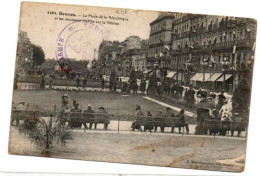 RENNES PLACE DE LA REPUBLISUE ET JARDINS COMMERCES TRES ANIMEE - Rennes