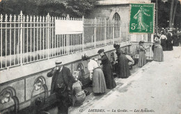 FRANCE - Lourdes - La Grotte - Les Robinets - Animé - Carte Postale - Lourdes
