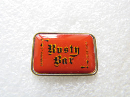 PIN'S     RUSTY BAR  SAINT   RAMBERT - Autres & Non Classés