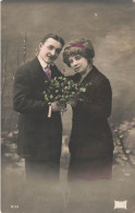COUPLES - Couple Avec Des Fleurs - Fantaisie - Carte Postale Ancienne - Couples