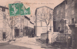 83 / RIANS / PLACE DES HALLES AUX GRAINS - Rians