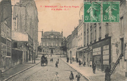 BAGNOLET - La Rue Du Progrès Et La Mairie. - Bagnolet