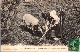 SELECTION -   PERIGUEUX  -  Deux Périgords Trouvant La Truffe - Périgueux